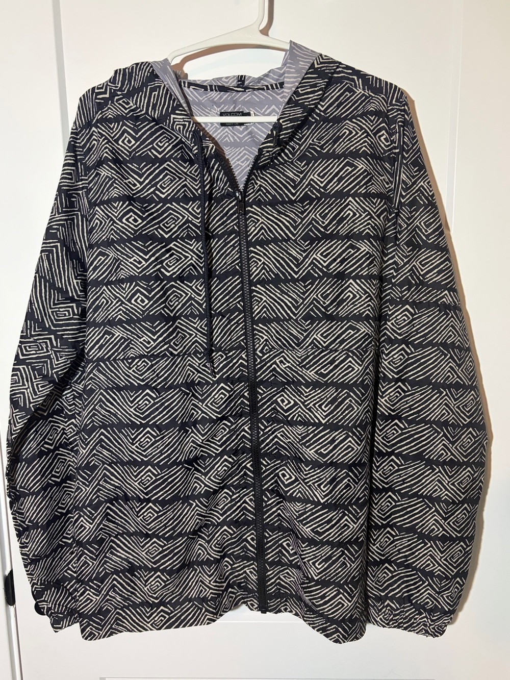VINTAGE Volcom Black and White Geometric Windbreaker